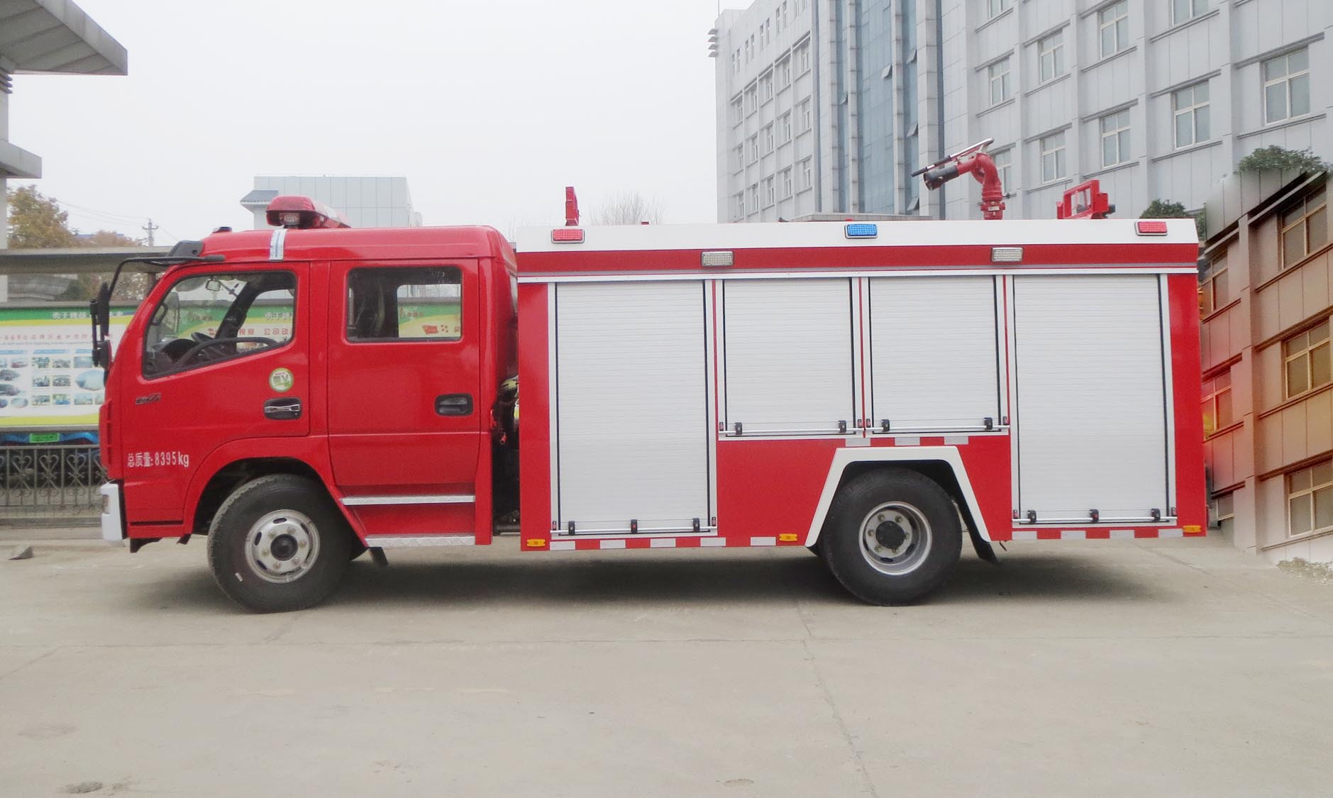 东风多利卡3.5-4吨水罐消防车