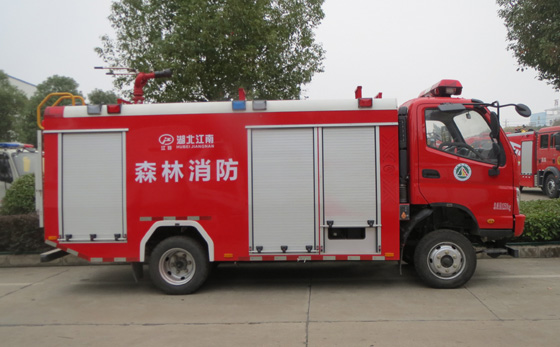 福田2.5吨4驱森林消防车