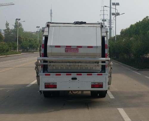 东风国六压缩式垃圾车